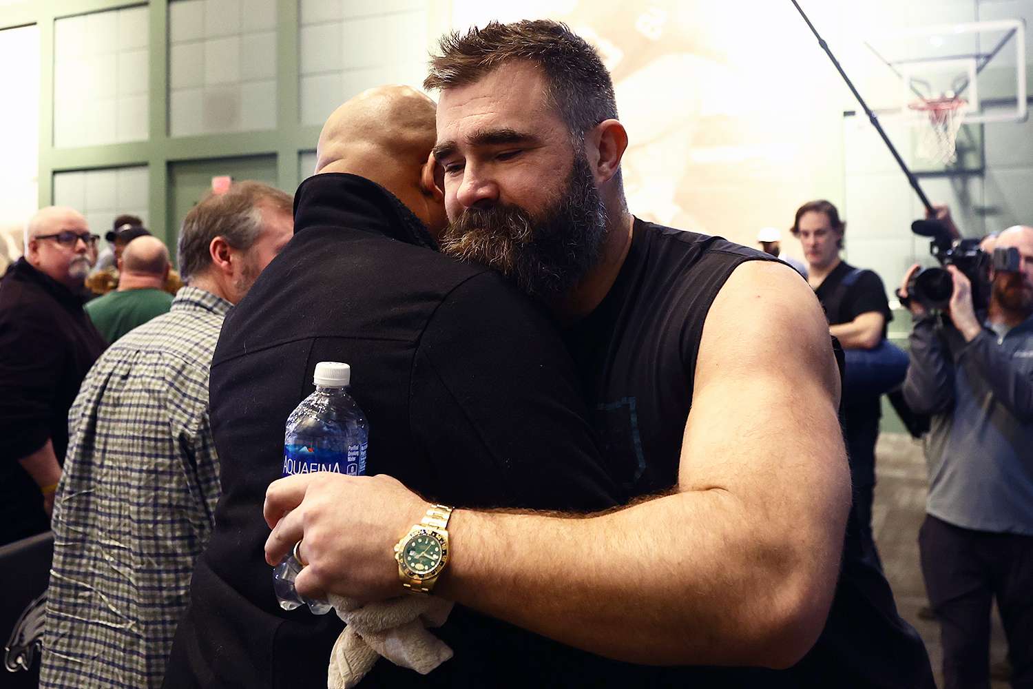 Breaking news: Emotional moment as Jason Kelce takes ownership of the Eagles, shedding tears of joy.