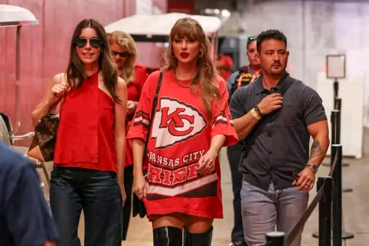 Incredible!!! Taylor Swift Support: Taylor Swift Arrives at Arrowhead Stadium to Cheer on Travis Kelce and the Chiefs Against Bengals on Matchday 2....