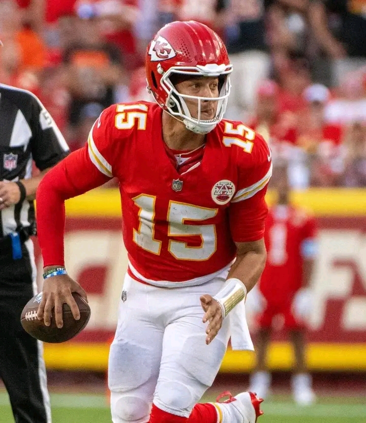 Breaking: The Kansas City Star "Patrick Mahomes" longtime personal trainer, Bobby Stroupe, recently evaluated the Kansas City Chiefs star quarterback...See More