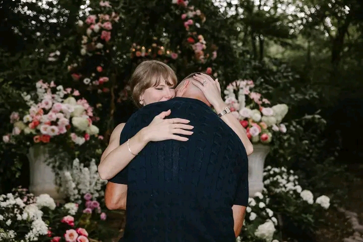 Travis Kelce Proposes to Taylor Swift in a Magical Moment That Feels Straight Out of One of Her Songs, with a Family heirloom ring worth $5M Turning Their Whirlwind Romance Into a Lifelong Commitment..
