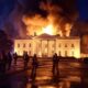 BREAKING NEWS : White House Engulfed in Flames Moments Ago:In a shocking and unprecedented event, the White House has reportedly caught fire just minutes ago, sending thick plumes of smoke into the skies above the nation’s capital. Emergency services are currently on the scene battling the blaze, which appears to have originated in the West Wing around 11:45 AM…Full story