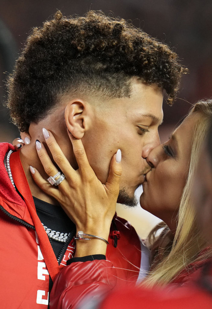 "The Mahomes Love Story Continus: Patrick Mahomes and Wife "Brittany Mahomes SHOCK Fans with Jaw-Dropping Announcement About Their Future Together!π±π"